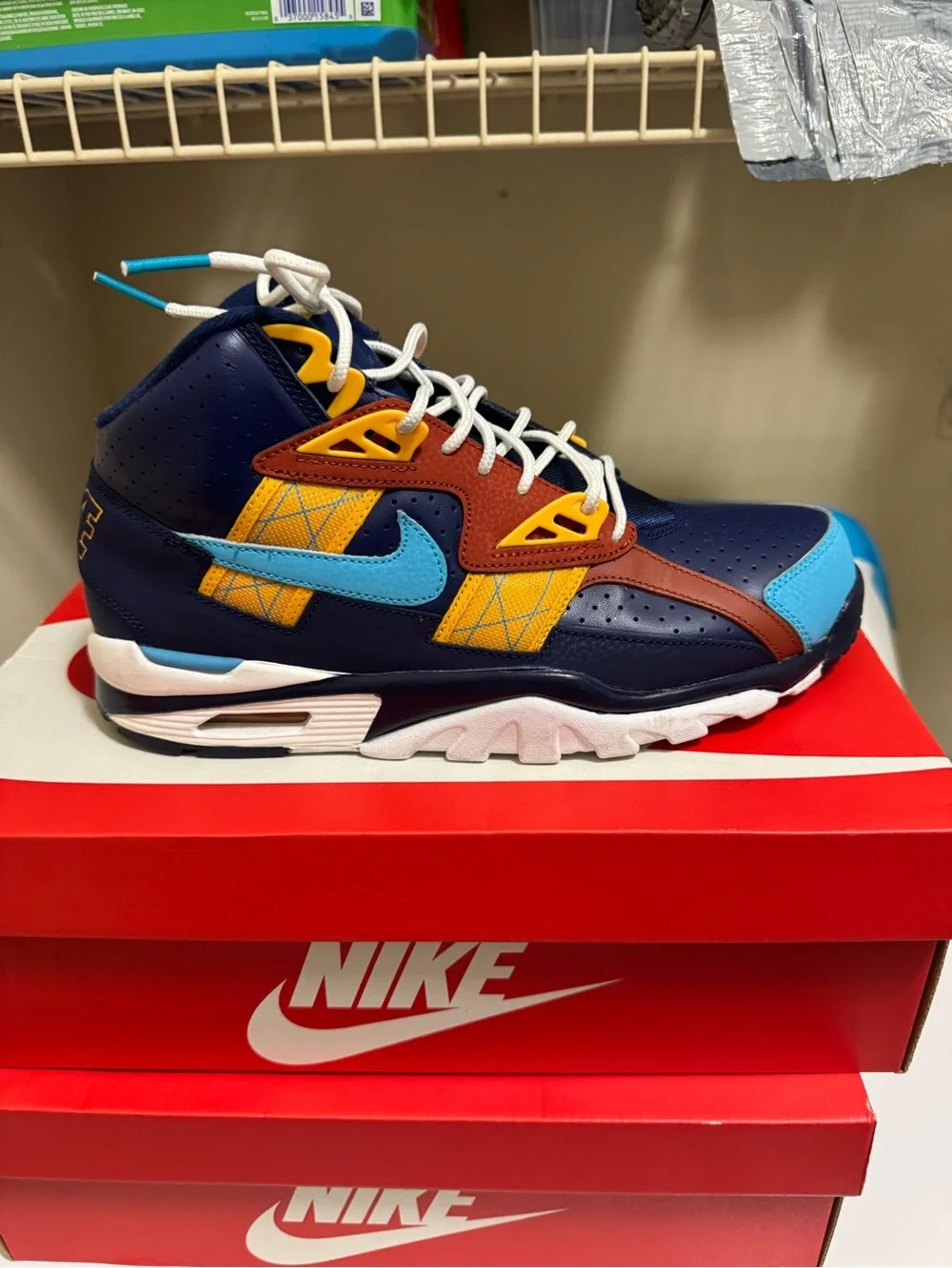 Nike Colorblock Sneaker in Navy, Light Blue & Brown